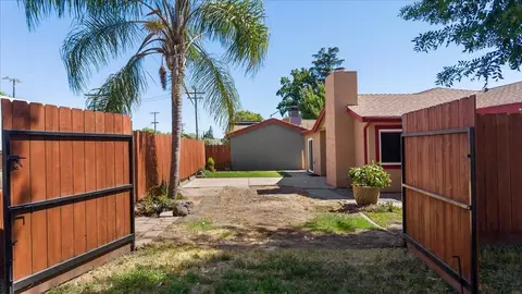 Exterior - 800 W Union Ave, Modesto, CA 95356 photo 12 of 13