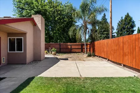 Exterior - 800 W Union Ave, Modesto, CA 95356 photo 7 of 13