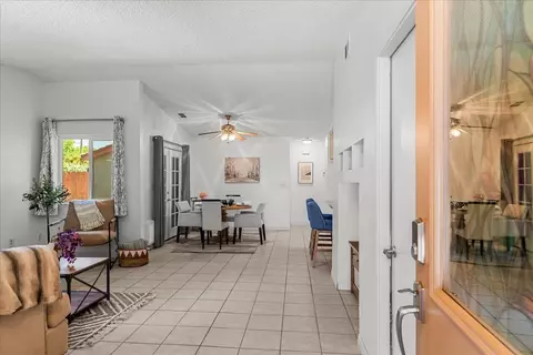 Entry Way - 800 W Union Ave, Modesto, CA 95356 photo 3 of 5