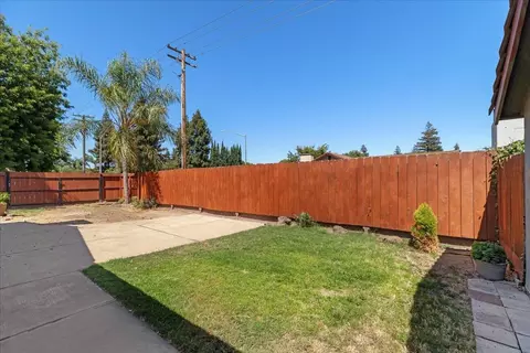 Exterior - 800 W Union Ave, Modesto, CA 95356 photo 5 of 13