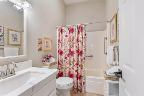 Bath - 2810 Springfield Dr, Rocklin, CA 95765 photo 3 of 3