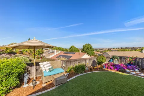 Exterior - 2810 Springfield Dr, Rocklin, CA 95765 photo 10 of 16