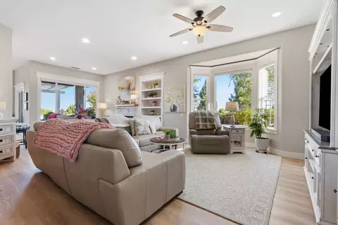 Living - 2810 Springfield Dr, Rocklin, CA 95765 photo 5 of 8