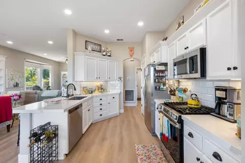 Kitchen - 2810 Springfield Dr, Rocklin, CA 95765 photo 3 of 5