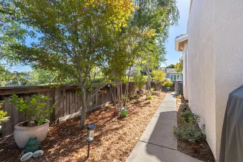 Exterior - 2810 Springfield Dr, Rocklin, CA 95765 photo 6 of 16