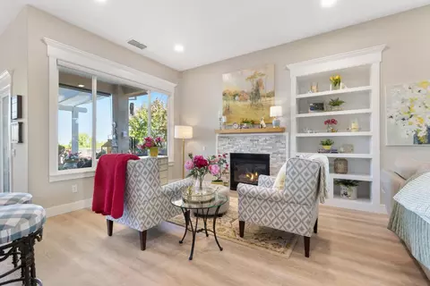 Living - 2810 Springfield Dr, Rocklin, CA 95765 photo 7 of 8