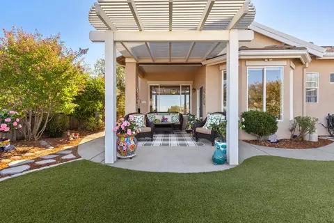 Exterior - 2810 Springfield Dr, Rocklin, CA 95765 photo 4 of 16