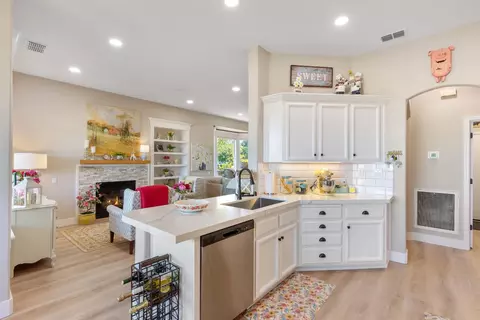Kitchen - 2810 Springfield Dr, Rocklin, CA 95765 photo 5 of 5