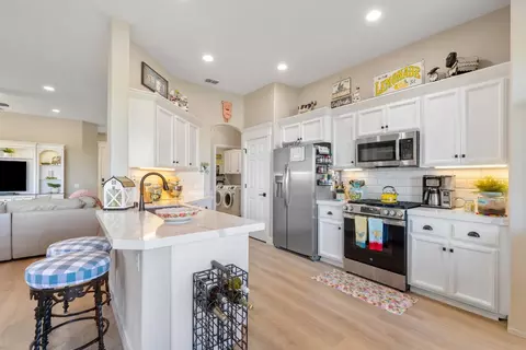 Kitchen - 2810 Springfield Dr, Rocklin, CA 95765 photo 2 of 5