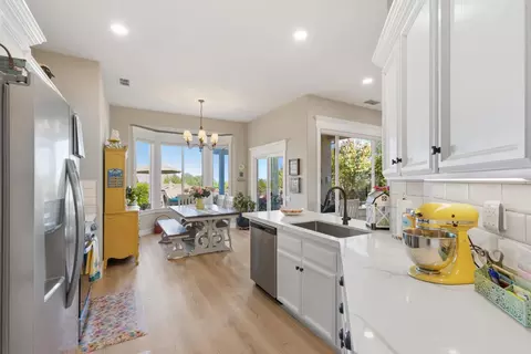 Kitchen - 2810 Springfield Dr, Rocklin, CA 95765 photo 4 of 5