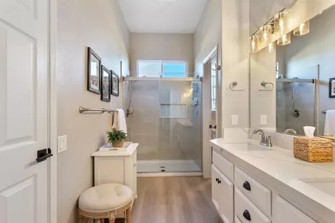 Bath - 2810 Springfield Dr, Rocklin, CA 95765 photo 2 of 3