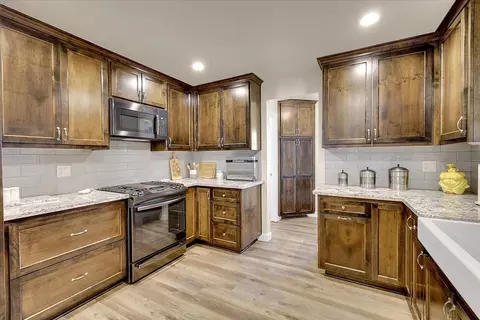 Kitchen - 2728 Cedar St, Sutter, CA 95982 photo 4 of 7