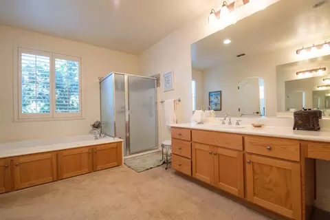 Bath - 3313 Vancouver Dr, Modesto, CA 95355 photo 4 of 9