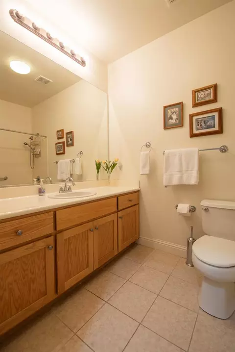 Bath - 3313 Vancouver Dr, Modesto, CA 95355 photo 2 of 9
