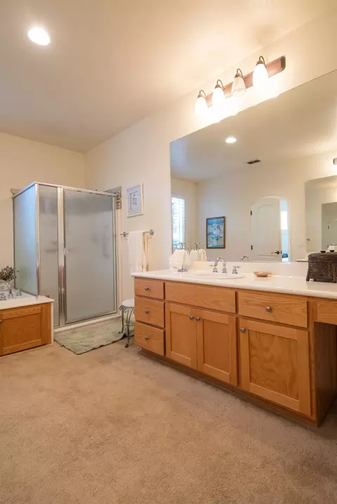 Bath - 3313 Vancouver Dr, Modesto, CA 95355 photo 3 of 9