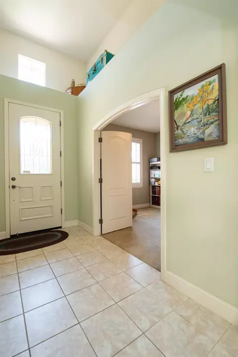 Entry Way - 3313 Vancouver Dr, Modesto, CA 95355 photo 3 of 6