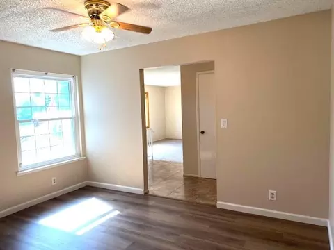Living - 2985 Redwood Dr, Merced, CA 95340 photo 2 of 3