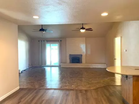 Living - 2985 Redwood Dr, Merced, CA 95340 photo 3 of 3