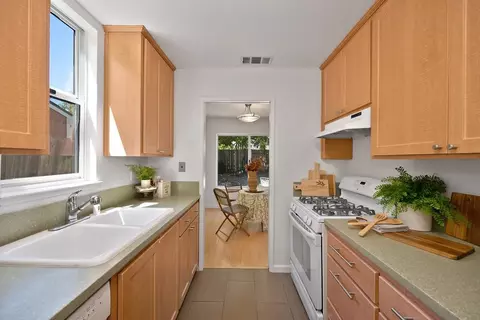 Kitchen - 115 Guaymas Pl, Davis, CA 95616 photo 2 of 3