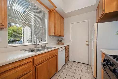 Kitchen - 1802 Valdora St, Davis, CA 95618 photo 1 of 3