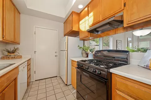 Kitchen - 1802 Valdora St, Davis, CA 95618 photo 2 of 3
