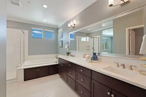 Bath - 6951 Pickering St, Tracy, CA 95377 photo 5 of 7