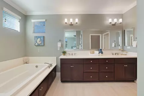 Bath - 6951 Pickering St, Tracy, CA 95377 photo 4 of 7