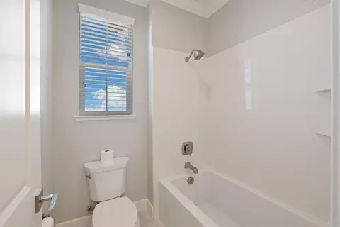 Bath - 6951 Pickering St, Tracy, CA 95377 photo 3 of 7