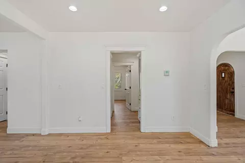 Entry Way - 421 Laurel Ave, Modesto, CA 95351 photo 2 of 4