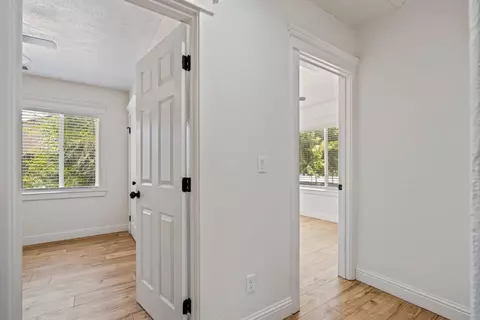 Entry Way - 421 Laurel Ave, Modesto, CA 95351 photo 3 of 4