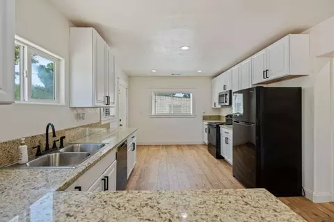 Kitchen - 421 Laurel Ave, Modesto, CA 95351 photo 1 of 3