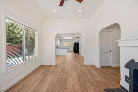 Living - 421 Laurel Ave, Modesto, CA 95351 photo 3 of 4