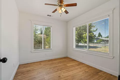 Bedroom - 421 Laurel Ave, Modesto, CA 95351 photo 5 of 10