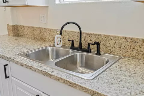 Kitchen - 421 Laurel Ave, Modesto, CA 95351 photo 2 of 3