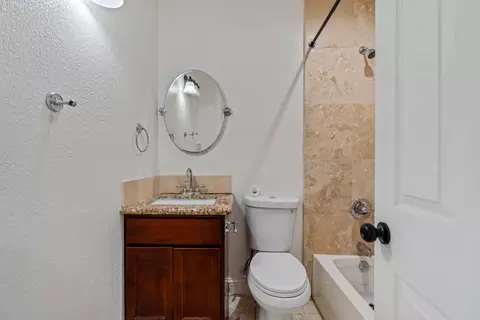 Bath - 421 Laurel Ave, Modesto, CA 95351 photo 1 of 3