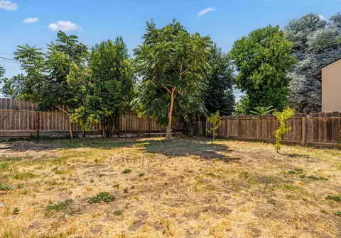 Exterior - 421 Laurel Ave, Modesto, CA 95351 photo 7 of 10