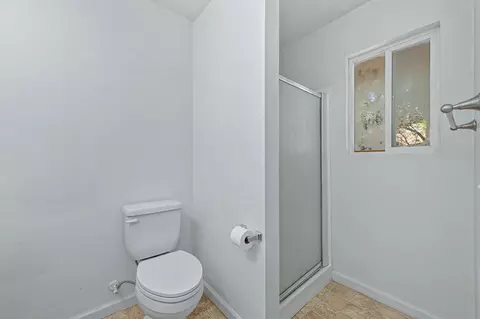 Bath - 1160 Madrone Ln, Placerville, CA 95667 photo 2 of 3