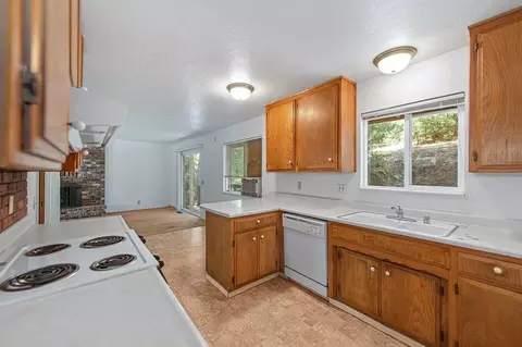 Kitchen - 1160 Madrone Ln, Placerville, CA 95667 photo 5 of 6