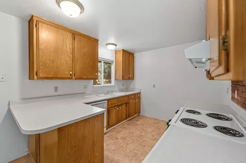 Kitchen - 1160 Madrone Ln, Placerville, CA 95667 photo 3 of 6