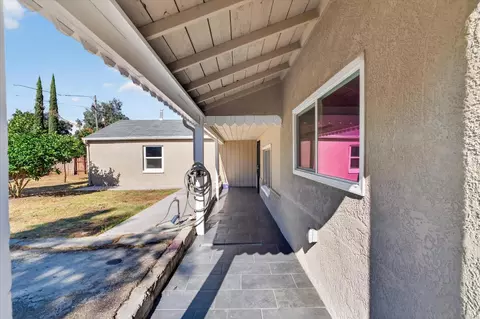 Exterior - 1111 El Vecino Ave, Modesto, CA 95350 photo 6 of 6