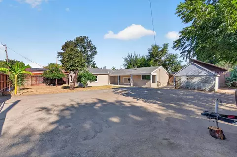 Exterior - 1111 El Vecino Ave, Modesto, CA 95350 photo 4 of 6