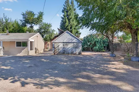 Exterior - 1111 El Vecino Ave, Modesto, CA 95350 photo 5 of 6