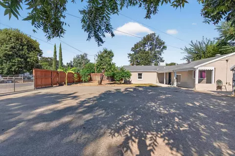 Exterior - 1111 El Vecino Ave, Modesto, CA 95350 photo 3 of 6