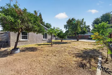 Exterior - 1111 El Vecino Ave, Modesto, CA 95350 photo 2 of 6