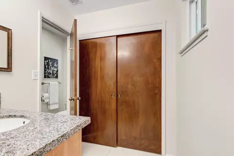 Bath - 631 Eisenhower St, Davis, CA 95616 photo 5 of 9