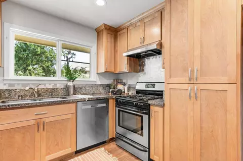 Kitchen - 631 Eisenhower St, Davis, CA 95616 photo 4 of 6