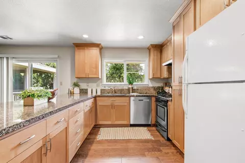 Kitchen - 631 Eisenhower St, Davis, CA 95616 photo 3 of 6