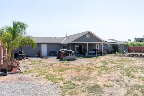 Exterior - 17225 Custer Ave, Dos Palos, CA 93620 photo 7 of 11
