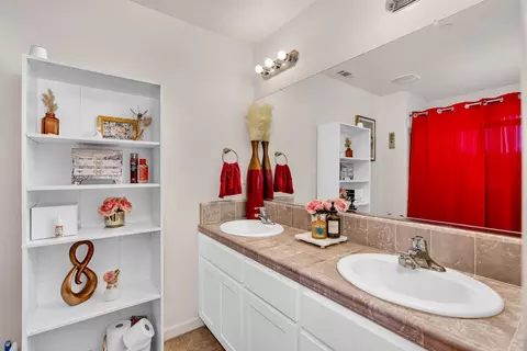 Bath - 17225 Custer Ave, Dos Palos, CA 93620 photo 2 of 3