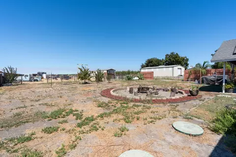 Exterior - 17225 Custer Ave, Dos Palos, CA 93620 photo 10 of 11